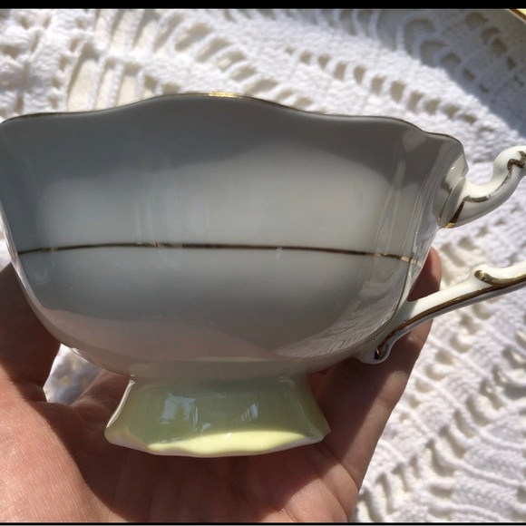 1930s Vintage PARAGON Teacup and Saucer Set - Picture 6 of 8
